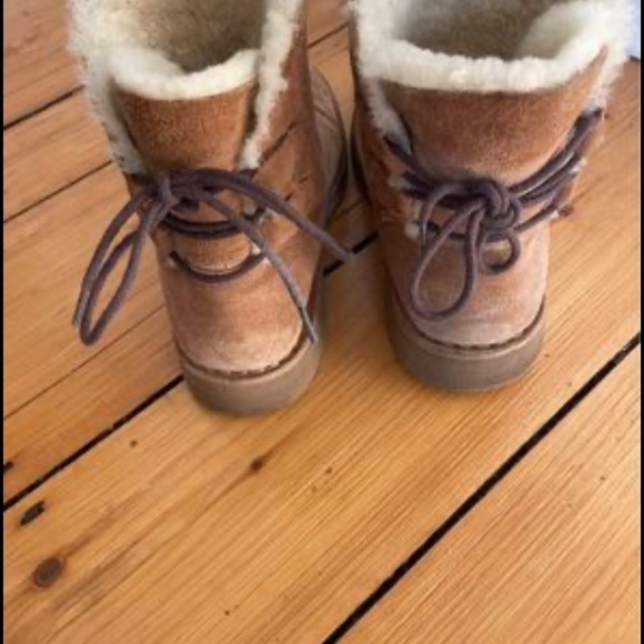Ugg Boots Size 6 - Picture 2 of 3
